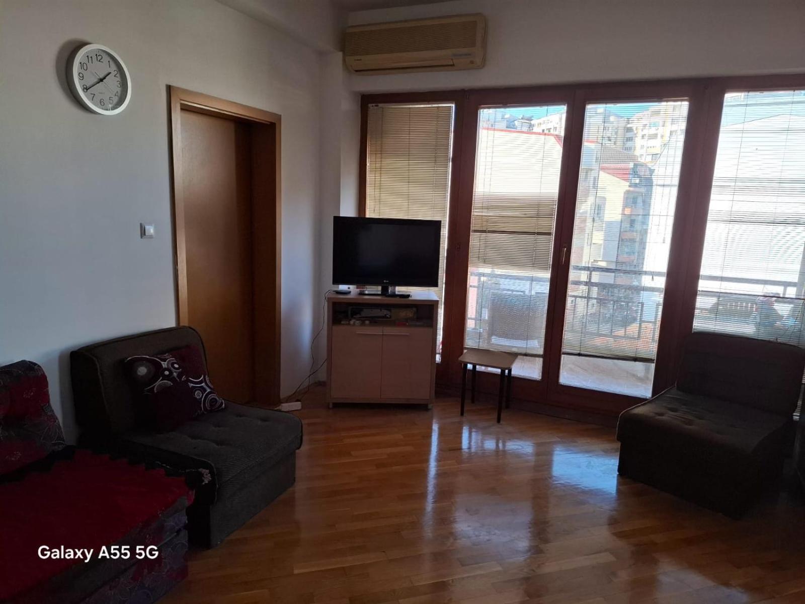 Alpi Hostel Скопье Экстерьер фото