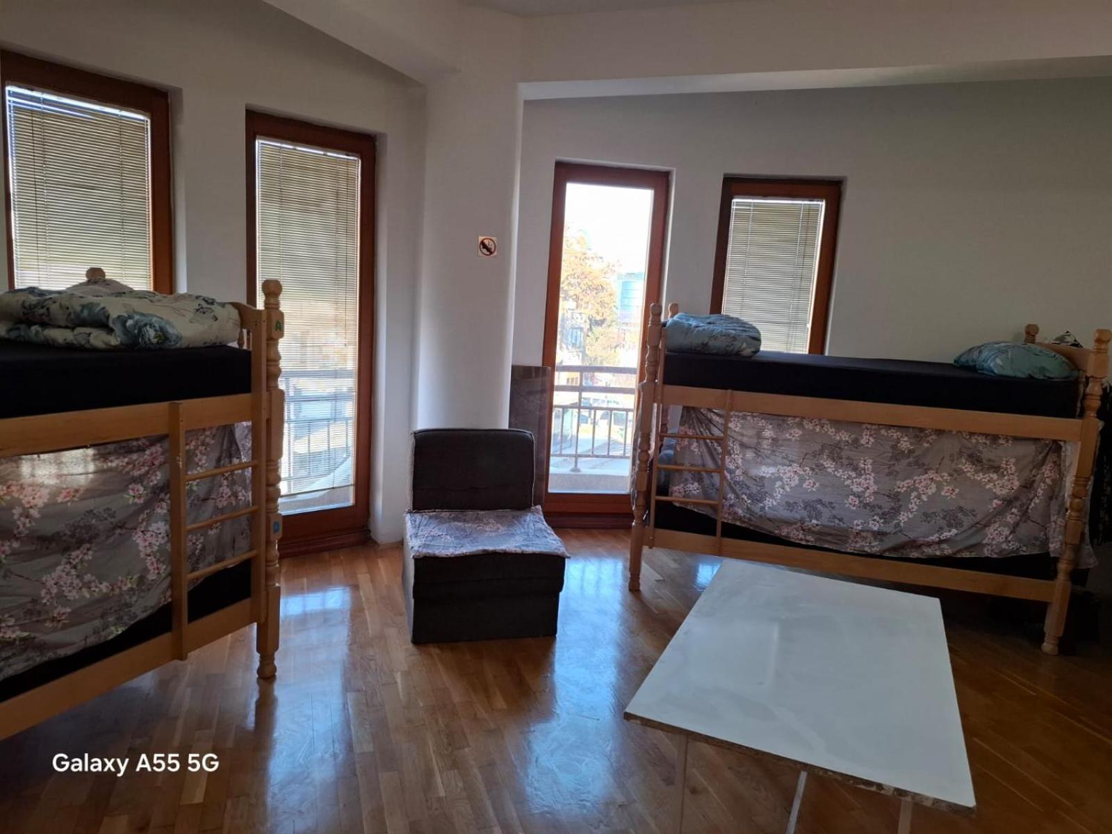 Alpi Hostel Скопье Экстерьер фото